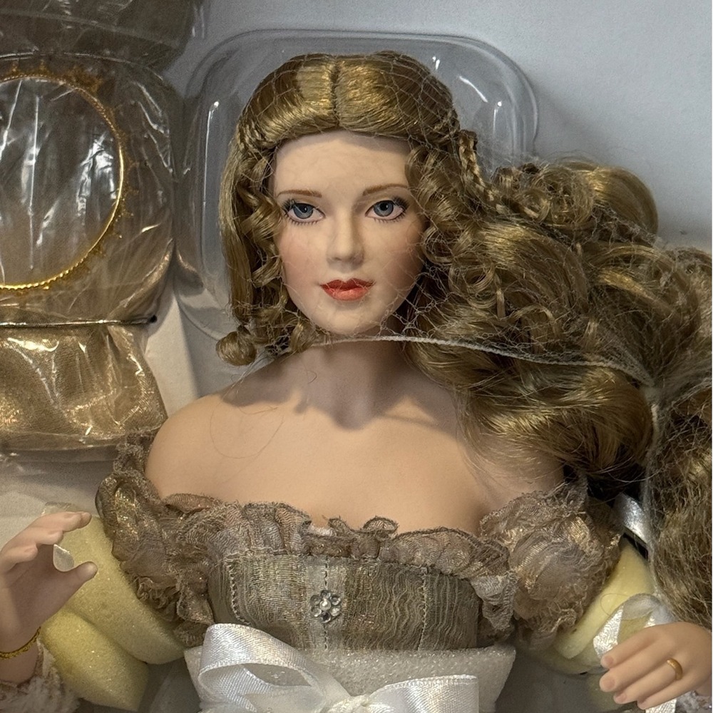 Franklin Mint NEW Guinevere Doll Legend of King Arthur Camelot Vinyl NIB